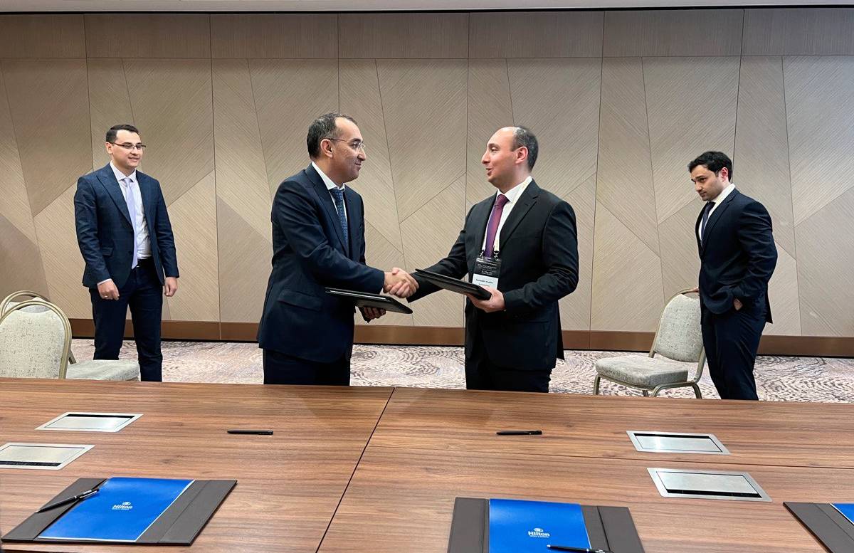 Узбеккосмос и Азеркосмос подписали меморандум о сотрудничестве