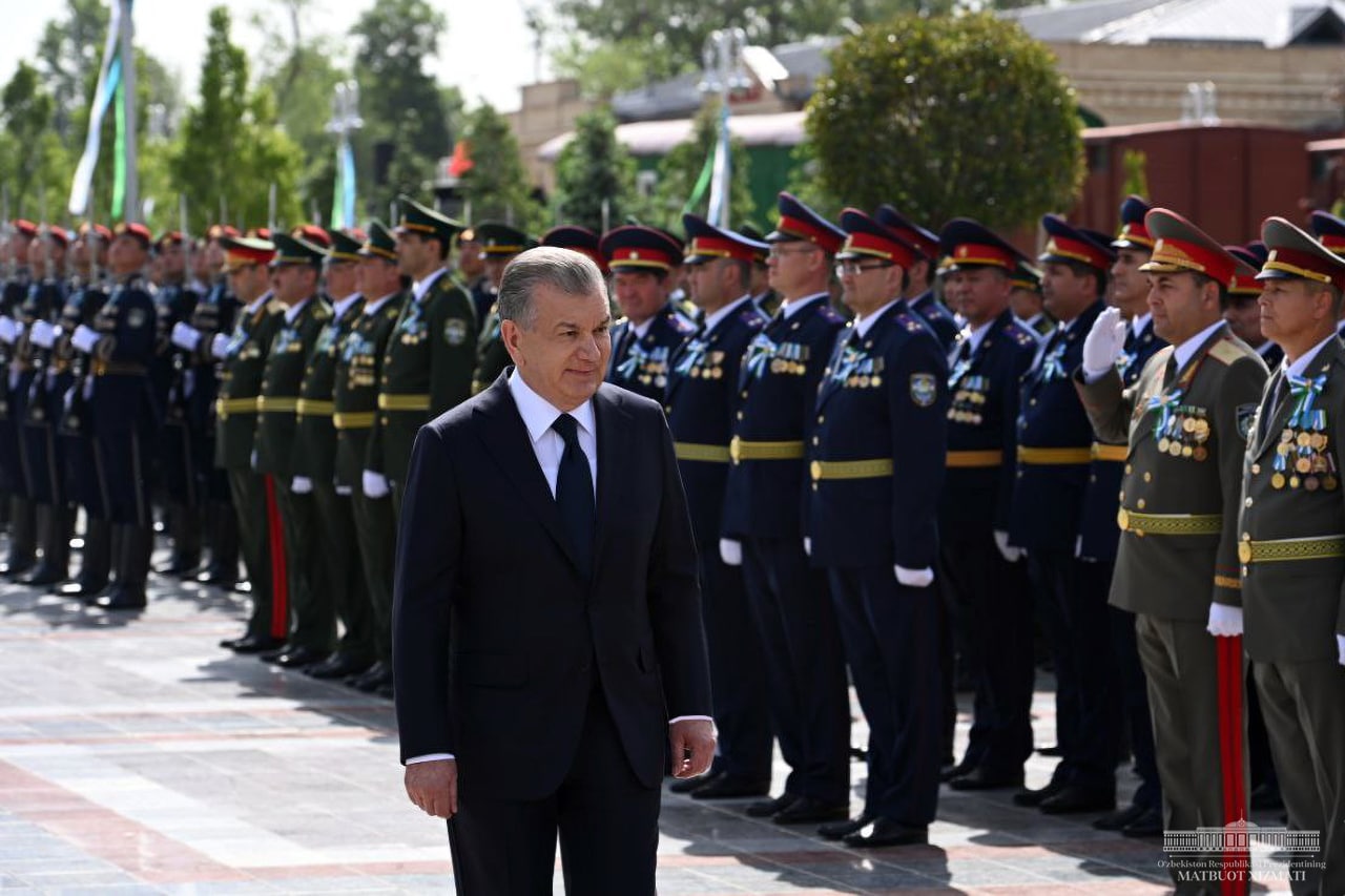 «Мы преклоняемся перед героизмом наших отцов и дедов»: Шавкат Мирзиёев поздравил узбекистанцев с 9 мая