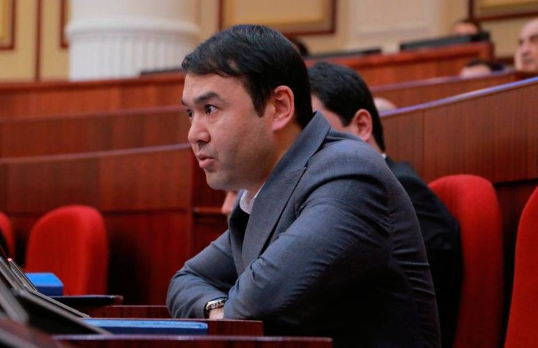 Депутата Расула Кушербаева разочаровал знак узбекского сума