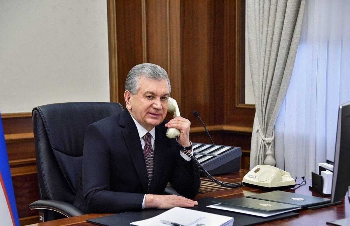 Мирзиёев поздравил Токаева с успешным проведением референдума по поправкам в Конституцию
