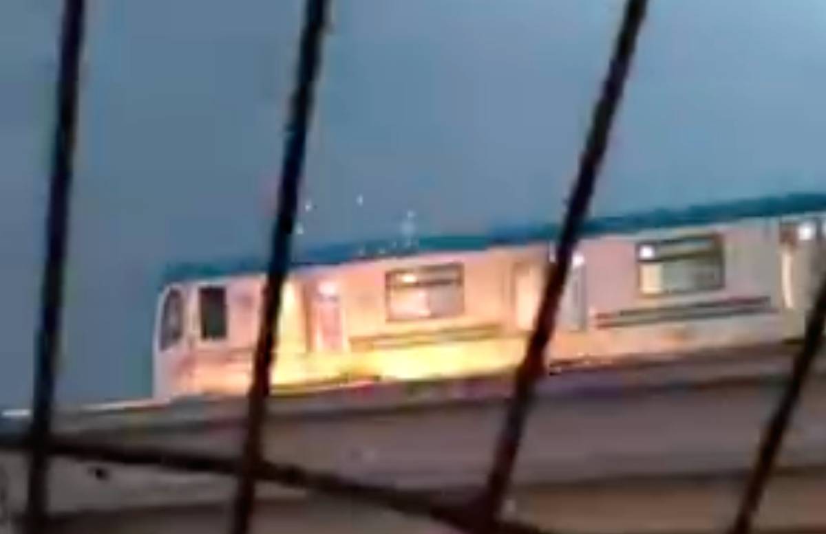 В Ташкенте надземное метро встало из-за короткого замыкания — видео