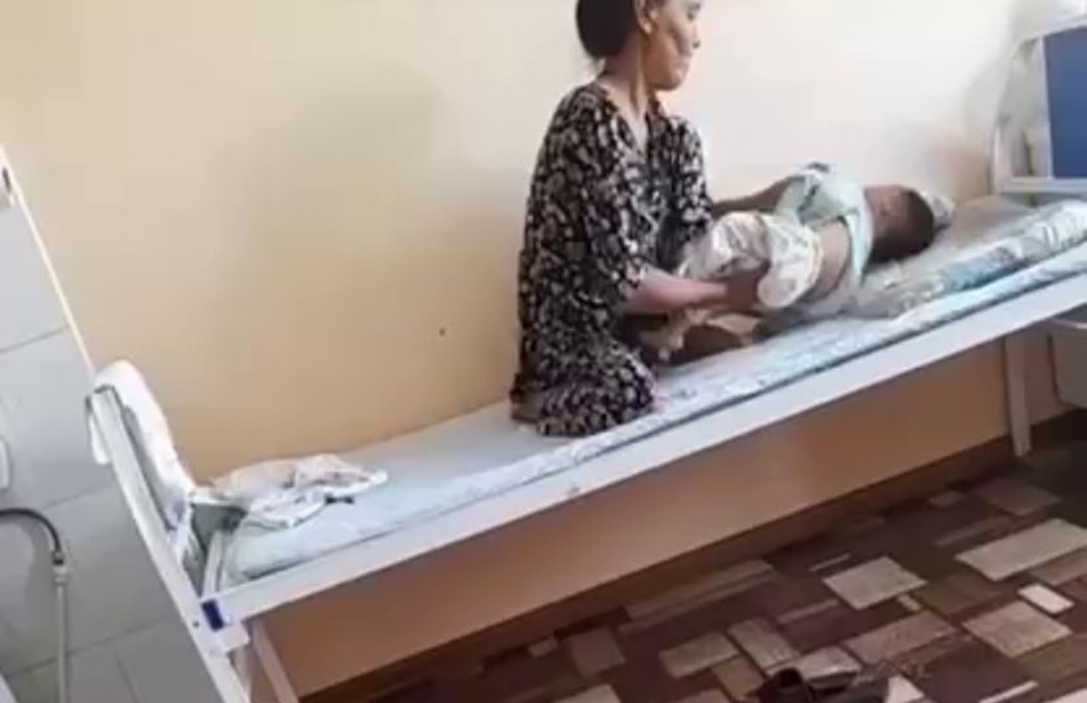 В Самаркандской области женщина жестоко отлупила грудного ребенка — видео