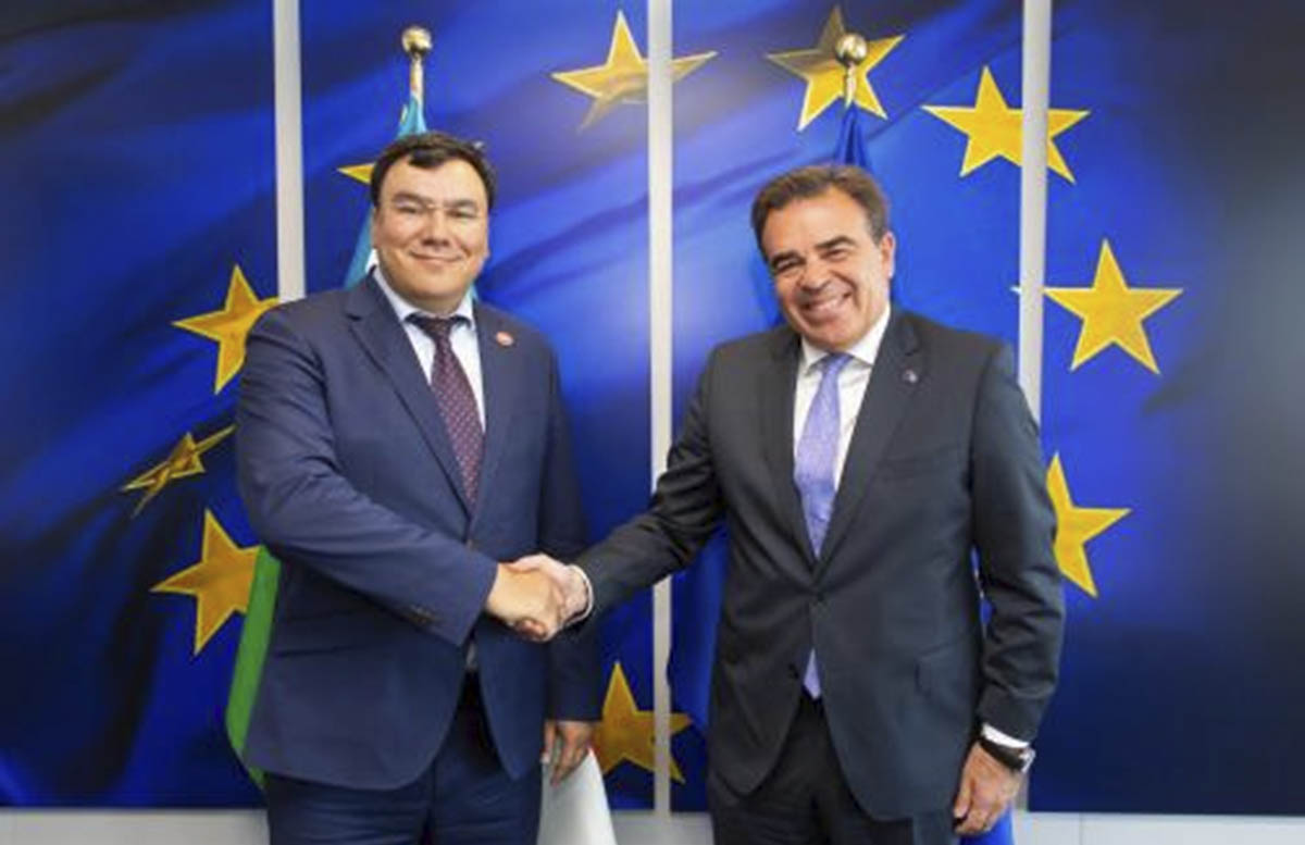 В Брюсселе Азиз Абдухакимов переговорил с вице-президентом Еврокомиссии