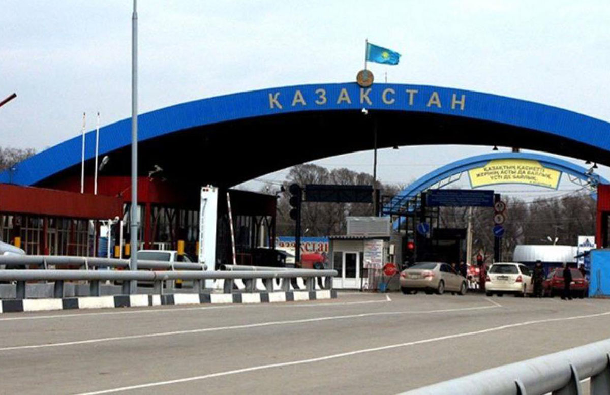 Казахстан отменил запрет на работу 12 закрытых пунктов пропуска автомобилей на границе
