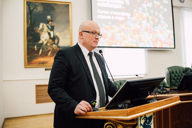 Посол Финляндии считает, что западные санкции никак не ослабят Россию