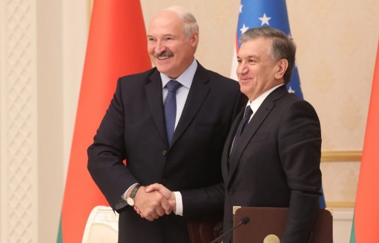 Лукашенко поздравил Мирзиёева с днём рождения