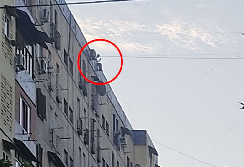 В Ташкенте юноша хотел свести счеты с жизнью, спрыгнув с крыши многоэтажки
