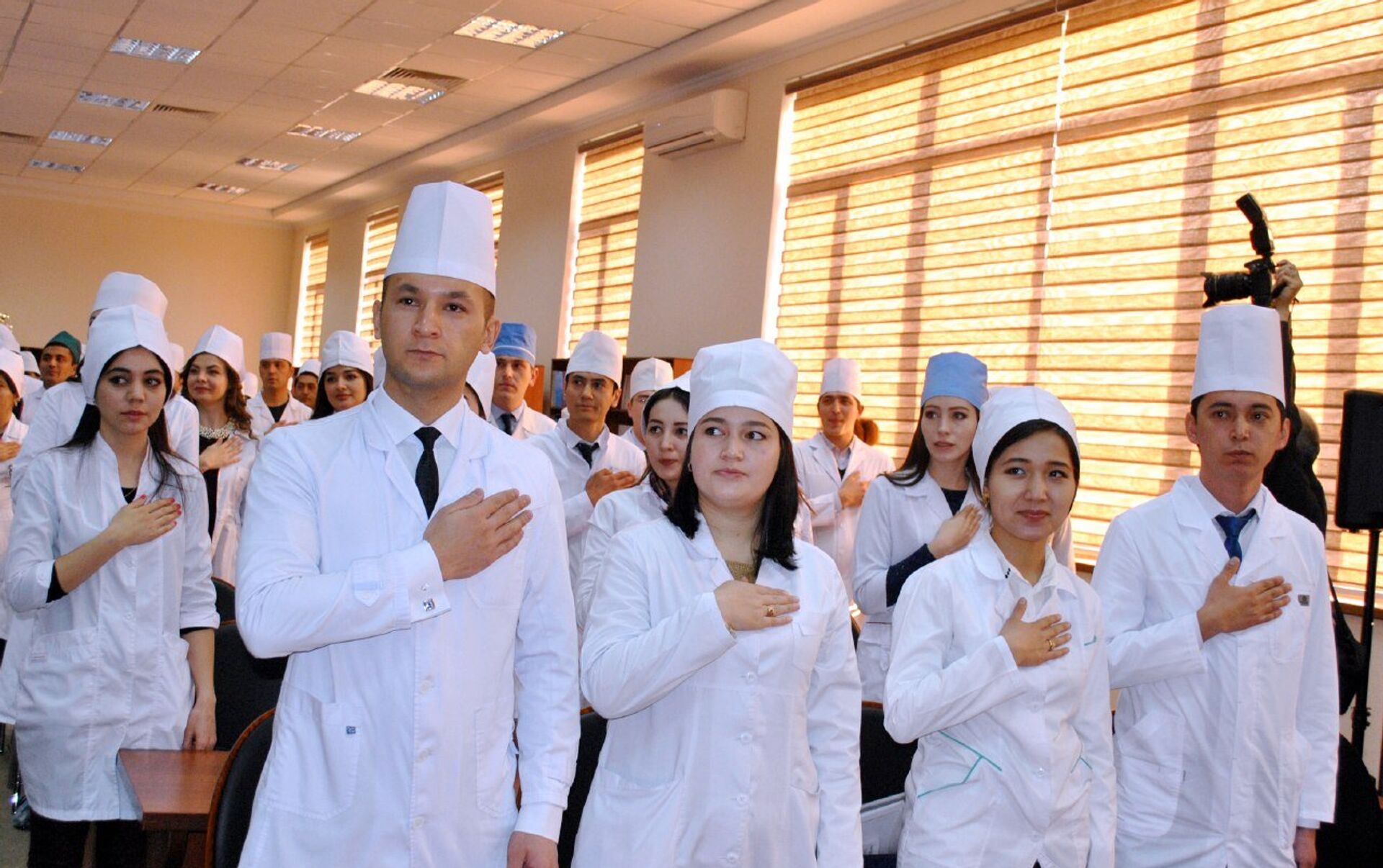 В Узбекистане выпускникам медвузов гарантируют оплачиваемую стажировку
