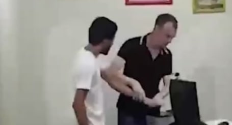 В Воронеже сотрудник миграционного центра избил узбекистанца