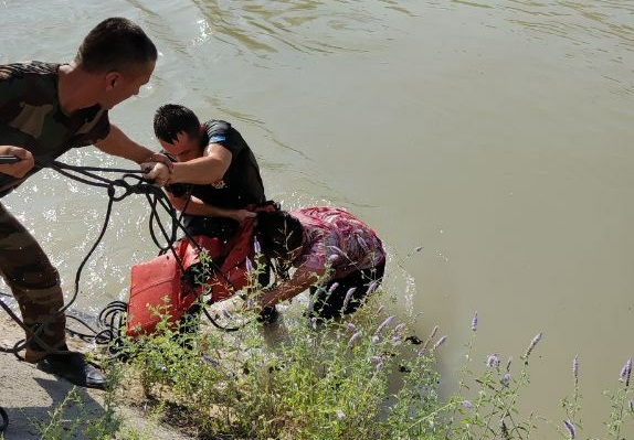 В Намангане женщина спрыгнула в воду Северного Ферганского канала