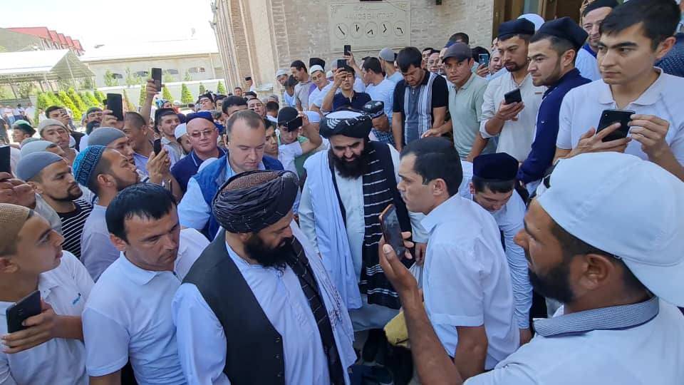 Делегация Талибана посетила мечеть в Самарканде для совершения пятничного намаза