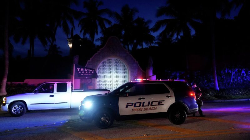 Суд Флориды обнародовал ордер на обыск имения Трампа