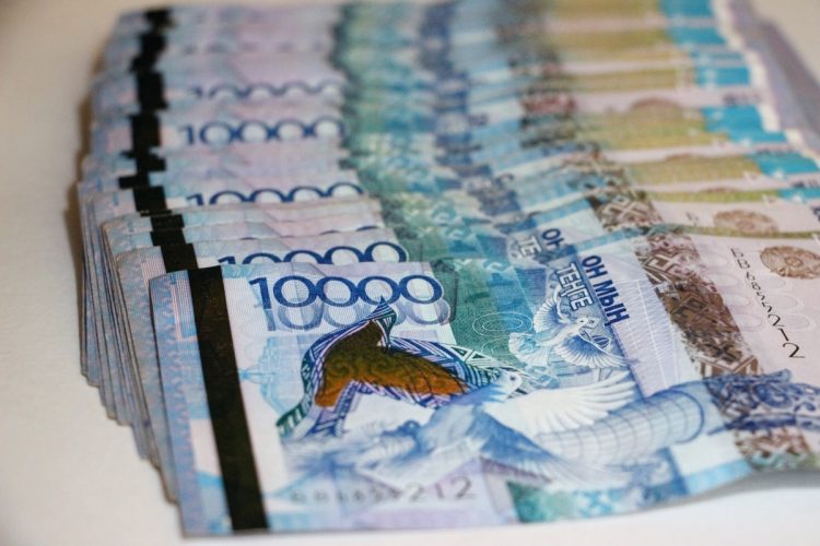 В Казахстане деньги чаще всего отправляют в Узбекистан