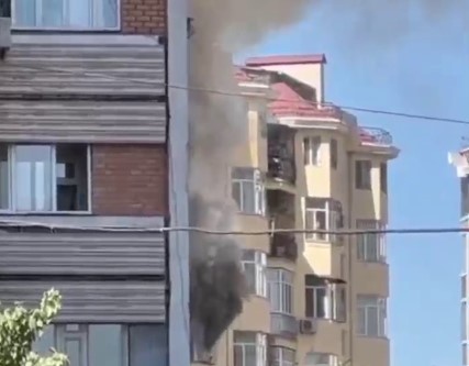 В одном из многоэтажных домов в Ташкенте произошел пожар