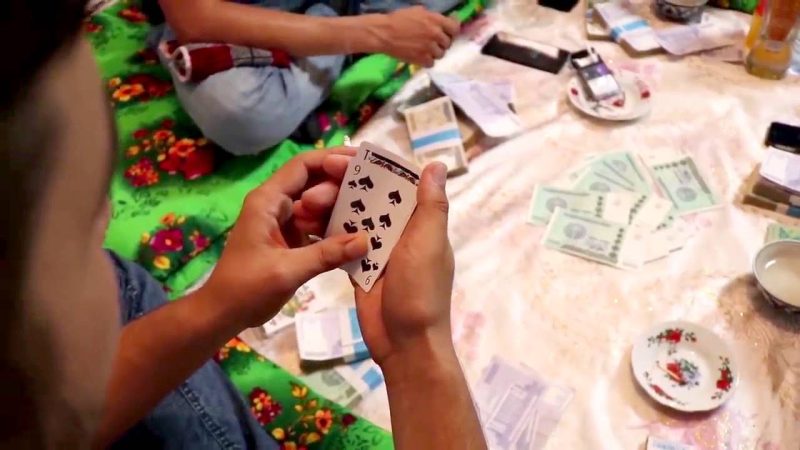 В Бухаре задержали мужчину за организацию подпольных азартных игр