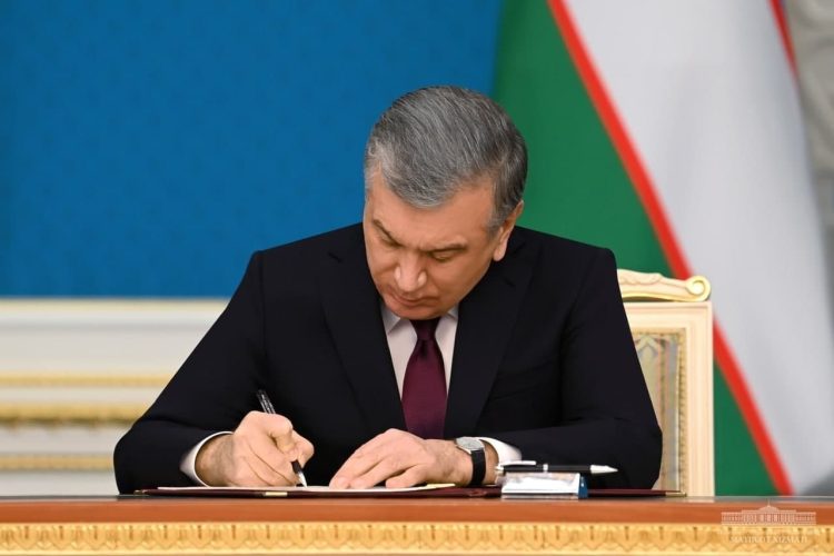 Президент подписал закон о государственной гражданской службе