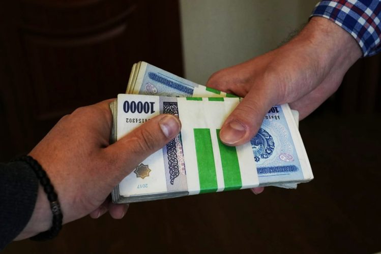 В Каракалпакстане мужчина оплатил долги после описи Damas