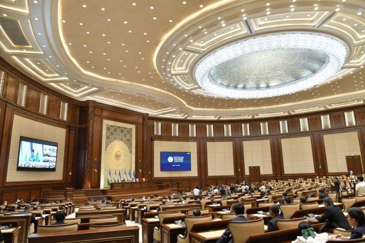 В Узбекистане одобрили закон о госдолге
