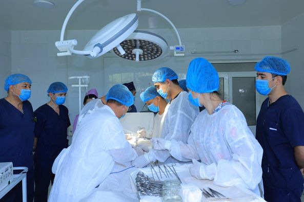 В Узбекистане сотням пациентам провели бесплатное эндопротезирование