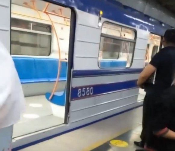 В ташкентском метро произошла еще одна экстренная остановка поезда