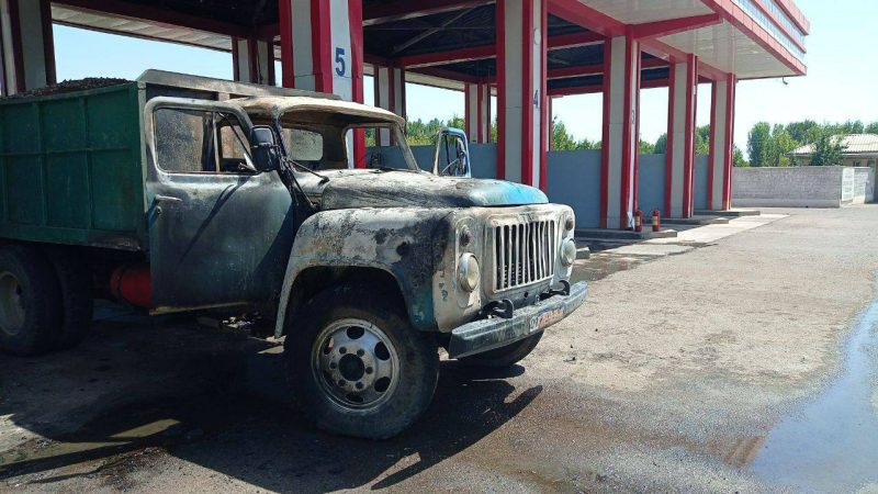 В Намангане на заправке сгорел грузовик «ЗиЛ»