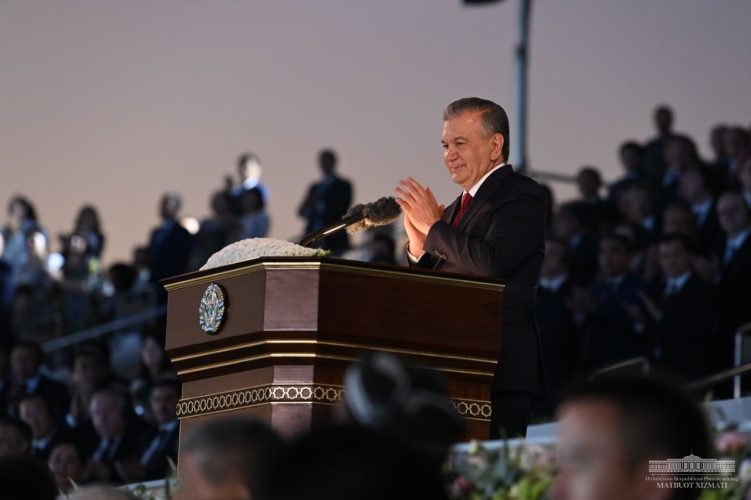 Президент поздравил узбекистанцев с годовщиной Независимости Узбекистана