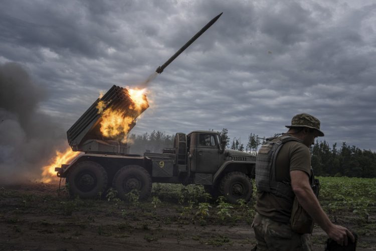 СМИ: Власти США передают Украине некоторые вооружения тайком