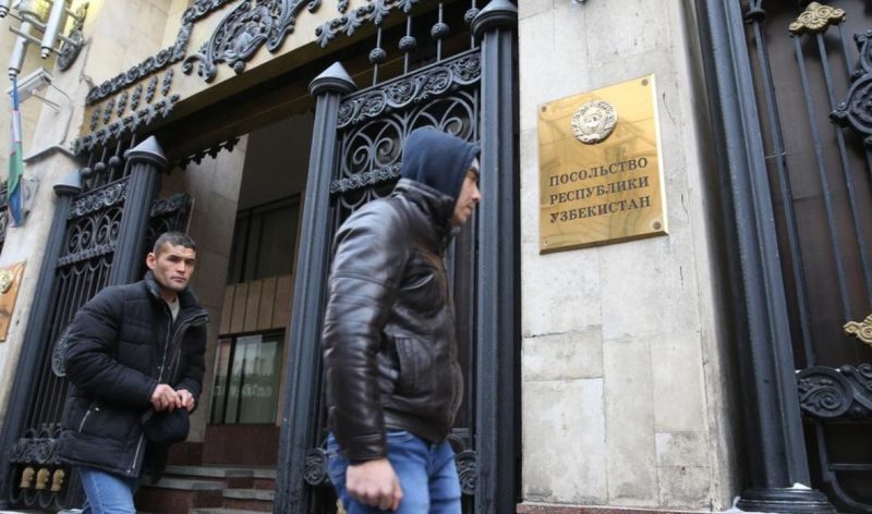Посольство Узбекистана в России призвало соотечественников не воевать