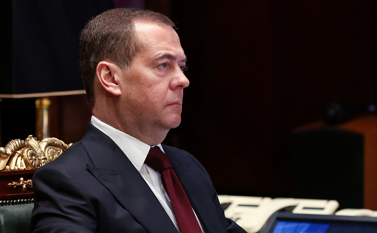 Медведев пригрозил США