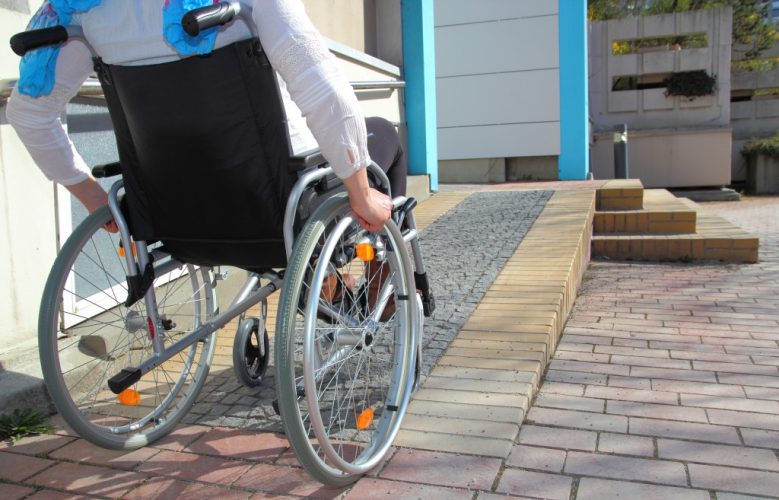 Что изменят поправки в Конституцию для людей с инвалидностью — ответ эксперта