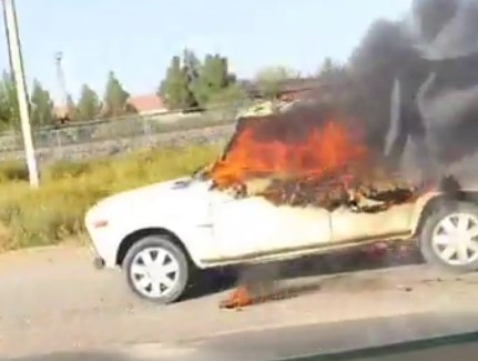 В Карши на дороге сгорел «Жигули»