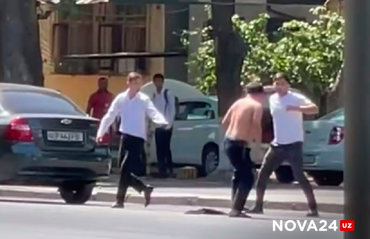 В Ташкенте водители устроили драку посреди дороги