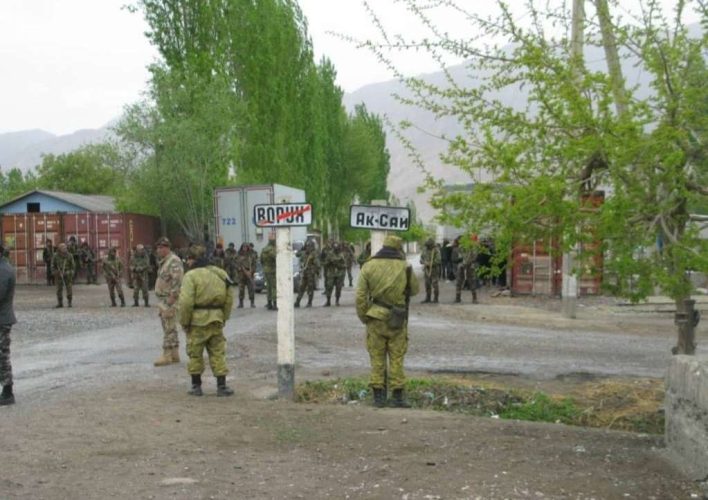 На кыргызско-таджикской границе ликвидируют восемь погранпостов
