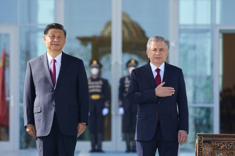 Глава Китая Си Цзиньпинь получил орден «Дустлик»