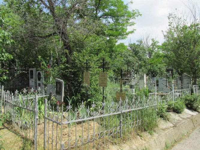 В Узбекистане хотят запретить ограждать могилы