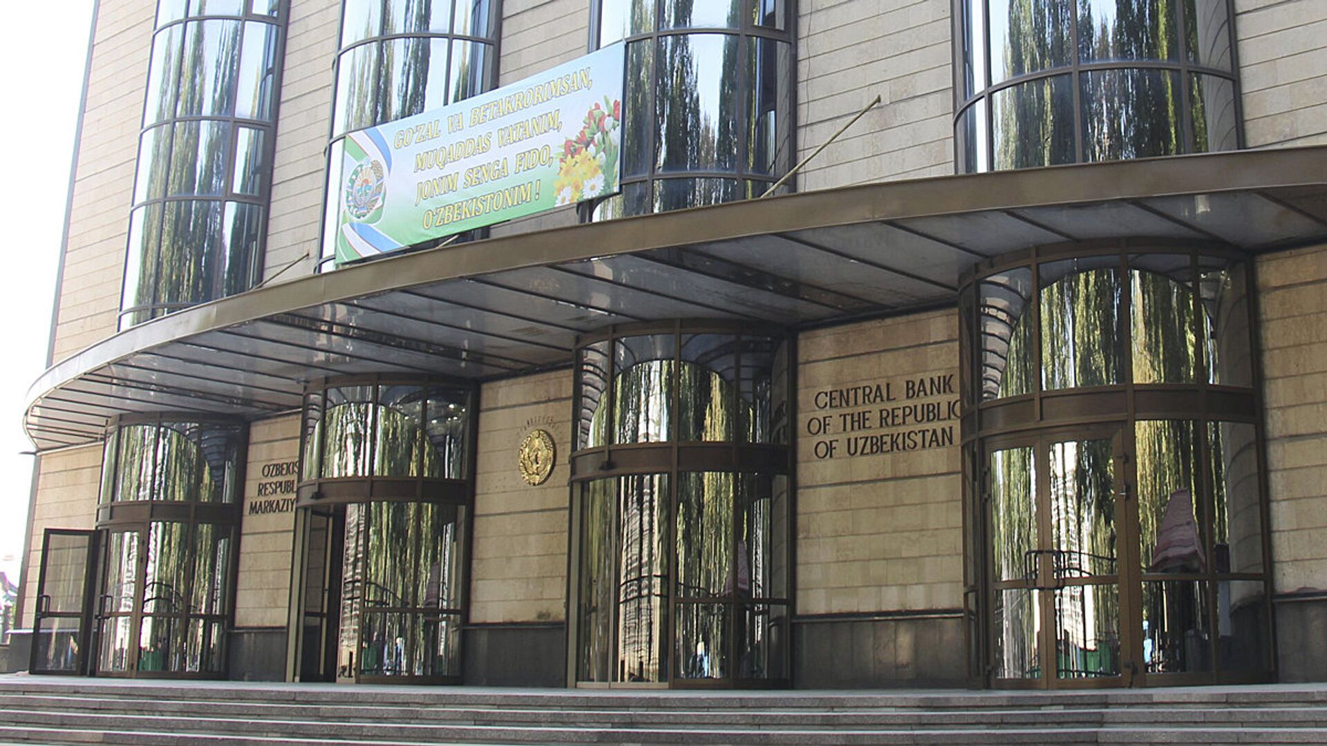 Узбекистанцы пожаловались на местные банки, нарушающие права и законные интересы