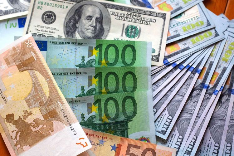 Доллар и евро подскочили в цене