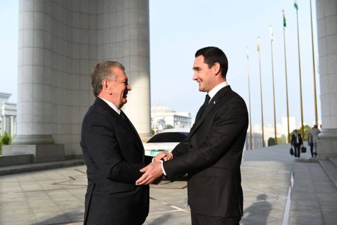 Президенты Узбекистана и Туркменистана начали переговоры в узком формате
