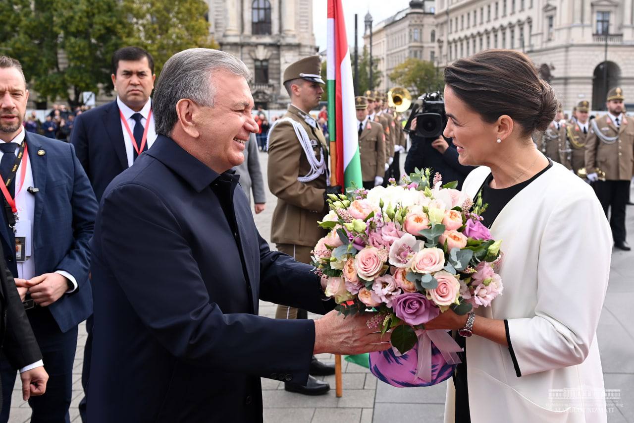 В Будапеште прошла церемония встречи Шавката Мирзиеева