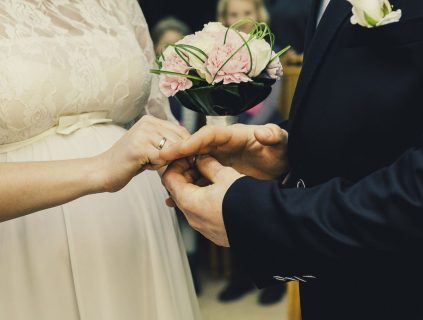 В Сурхандарье мужчина «заработал» 100 миллионов сумов на женитьбе