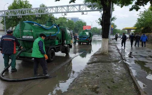 Начальник управления благоустройства Ташкента получил выговор за потопы на улицах