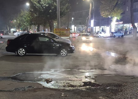 В Ташкенте «кипяток» залил одну из улиц