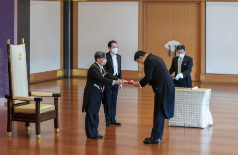 Император Японии наградил министра туризма и культурного наследия орденом высшей степени