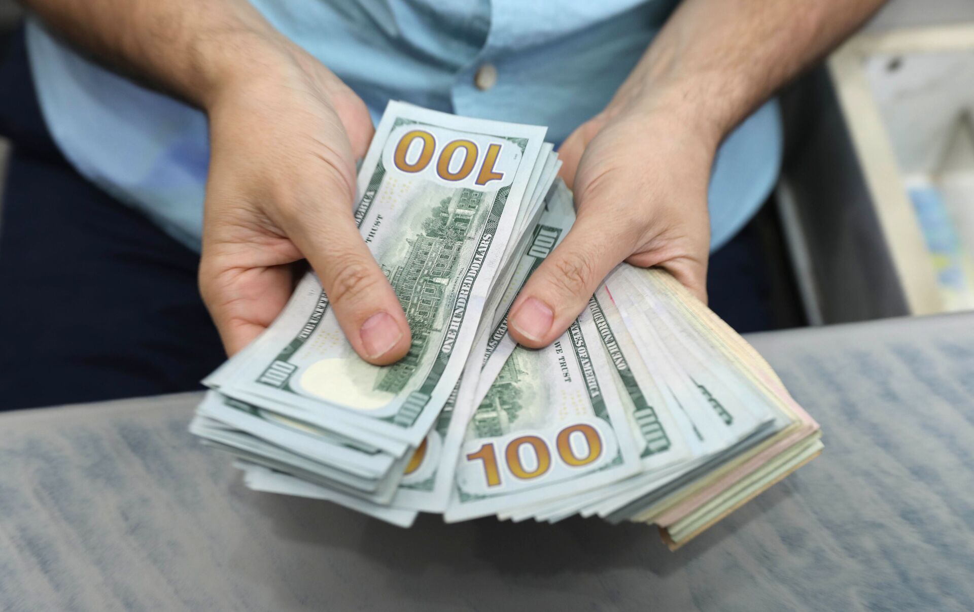 В Узбекистане подскочил курс доллара