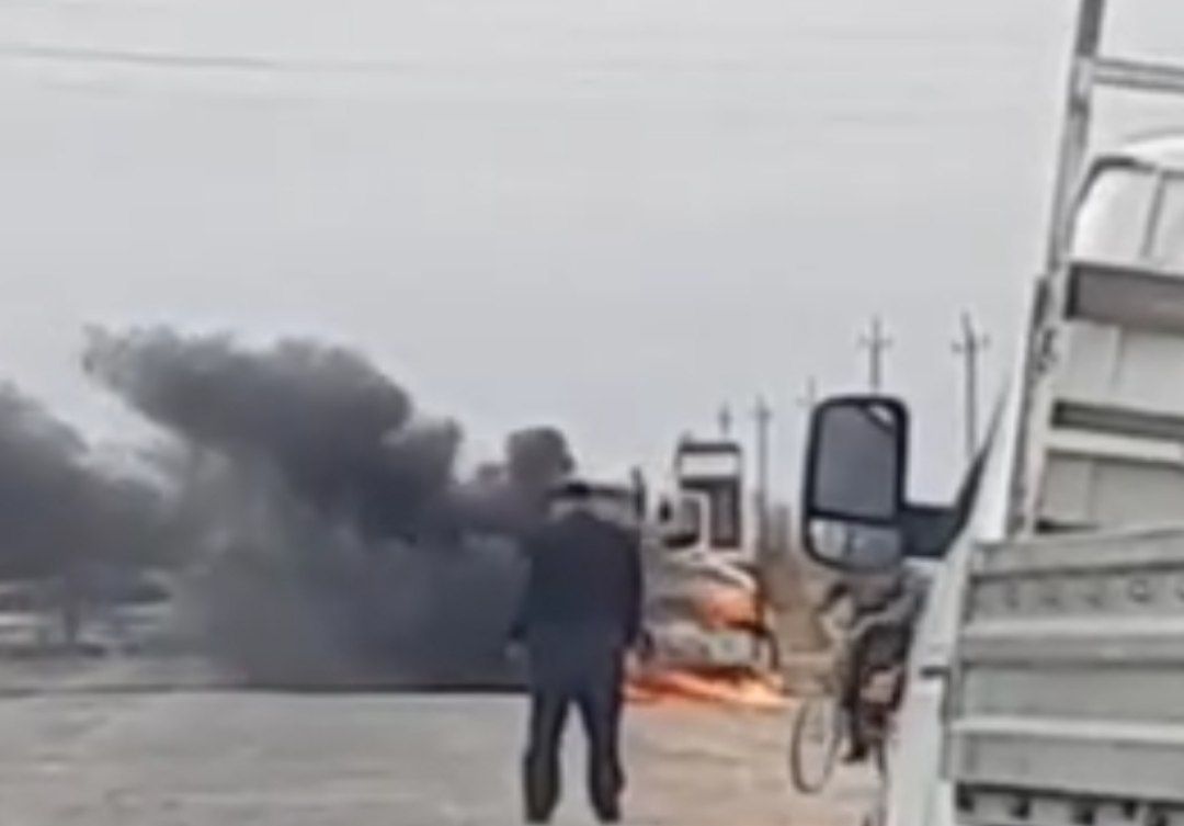 В Каракалпакстане в горящем автомобиле взорвался газовый баллон