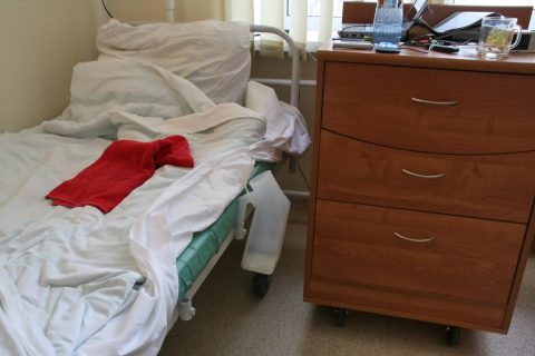 Пациенты специализированной инфекционной больницы в Ташкенте пожаловались на невыносимые условия