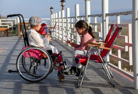 Эксперт рассказал, почему в Узбекистане прячут детей с инвалидностью