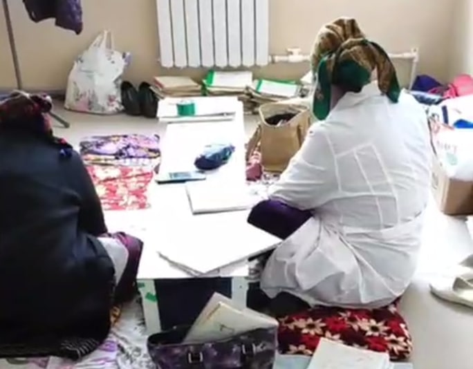В Кашкадарье врачи работали, сидя на полу