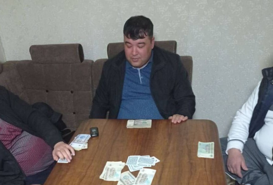 В Самаркандской области аксакала застали за игрой в карты на деньги