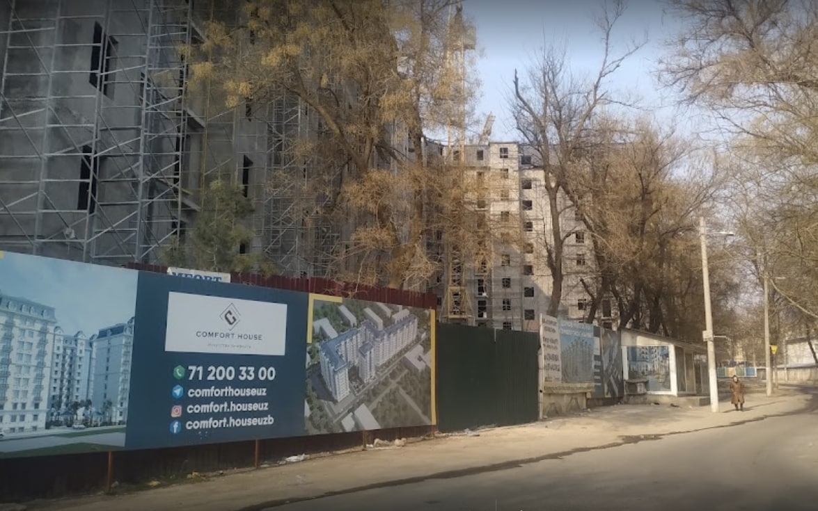 В Ташкенте на месте школьного стадиона построили жилой дом